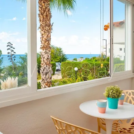 Beautiful With Pool & Sea Views