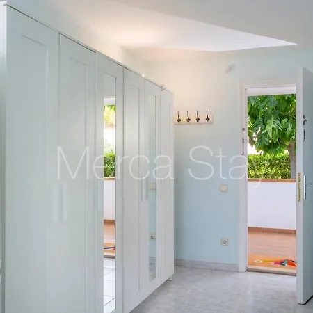 Beautiful With Pool & Sea Views *